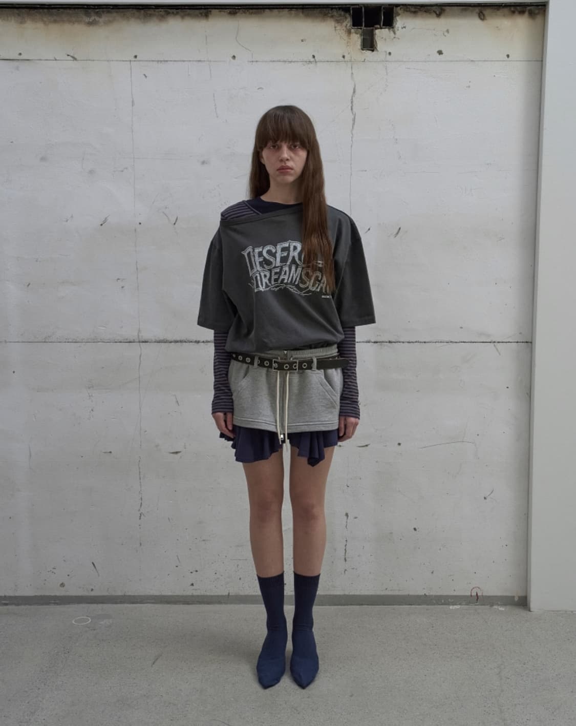 엘씨디씨 티엠 ASYMMETRIC PRINTED T 다크그레이 상품이미지3