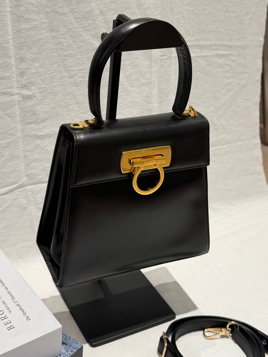 정품 페라가모 켈리백 핸드백 토트백스몰 블랙 상품이미지4