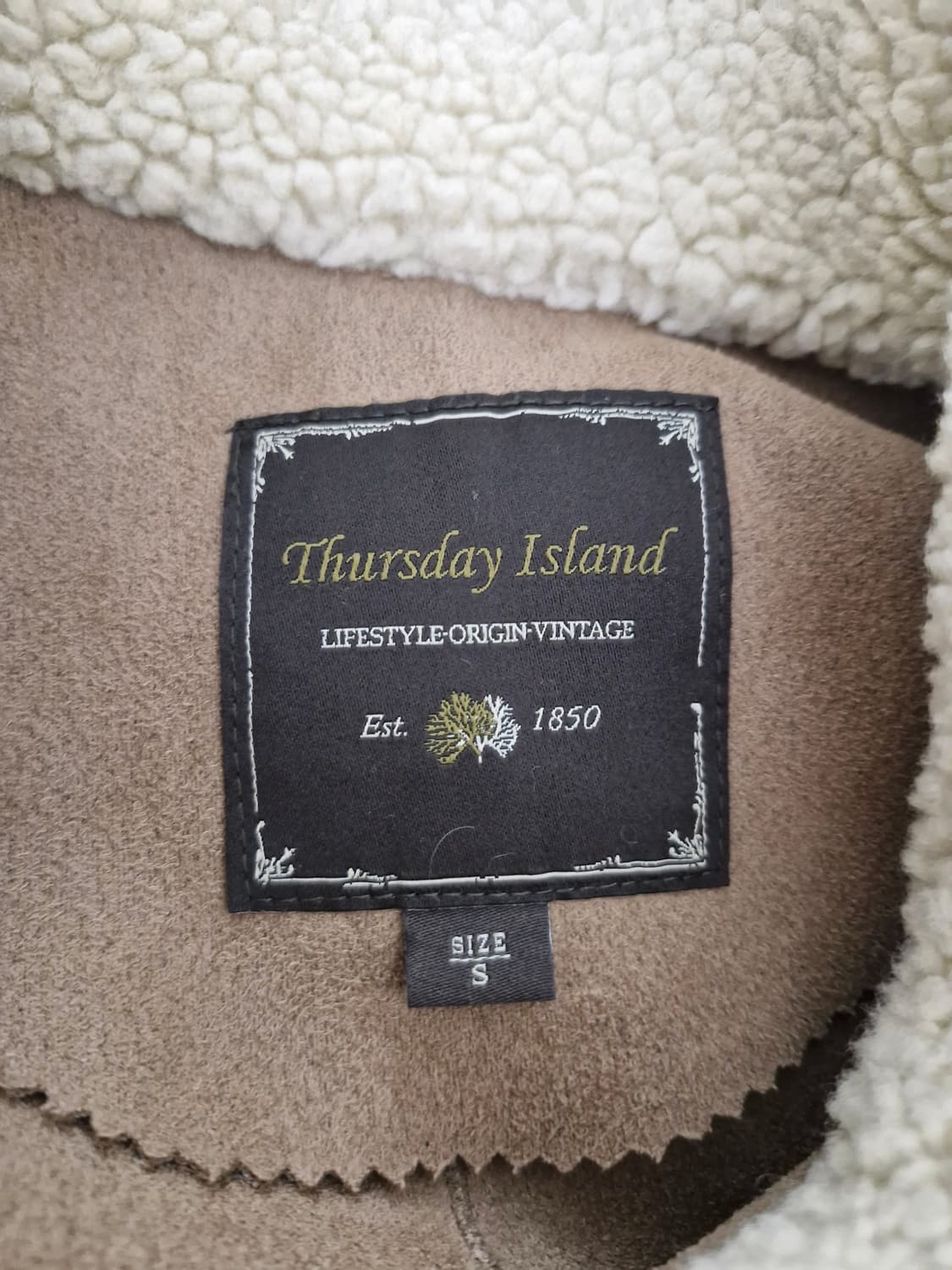 Thursday Island 써스데이아일랜드 오버핏 보아 무스탕 상품이미지8