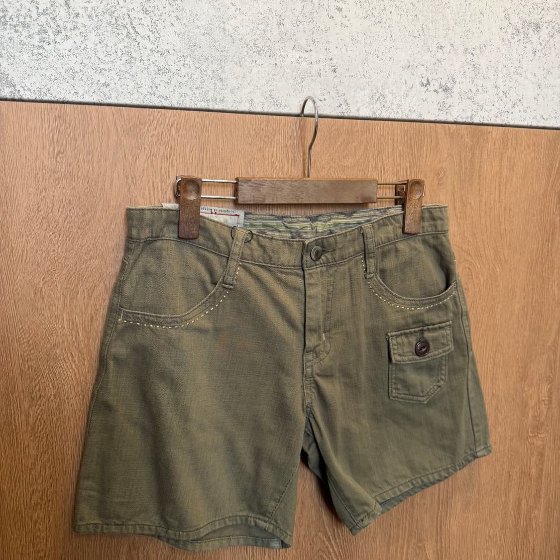 빈티지 코튼 반바지 미니 플랩 포켓 디테일 카키 상품이미지3