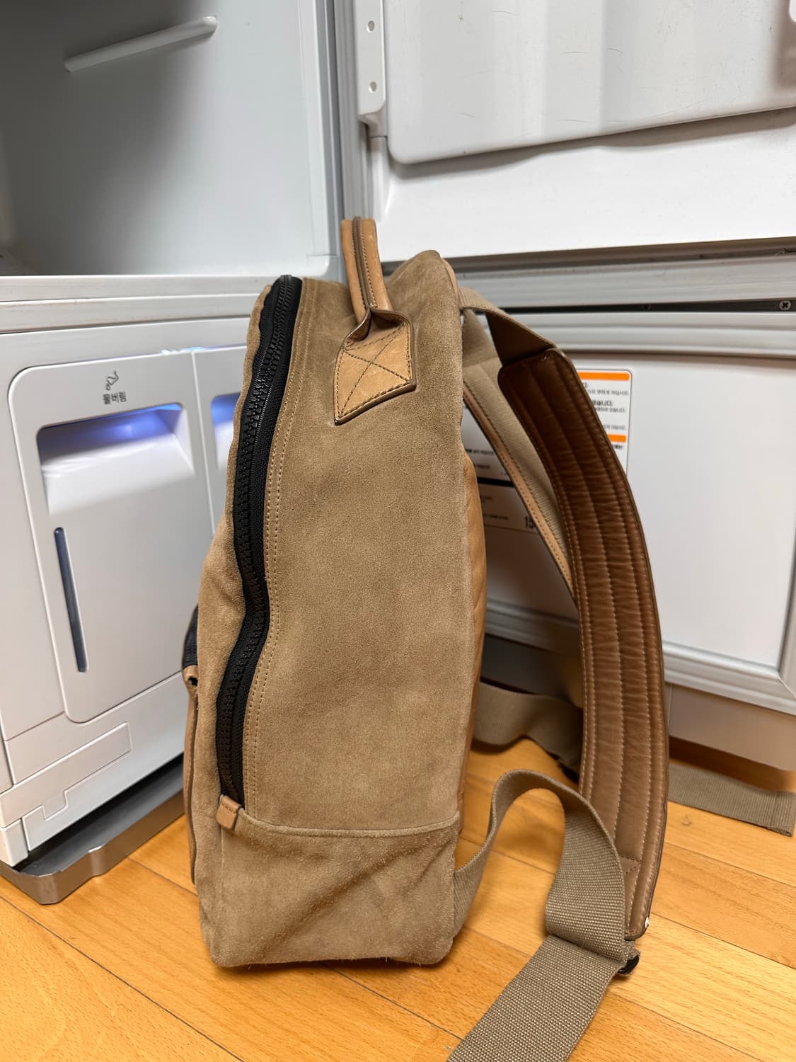 이지 시즌 1 가죽 백팩 카키 상품이미지3