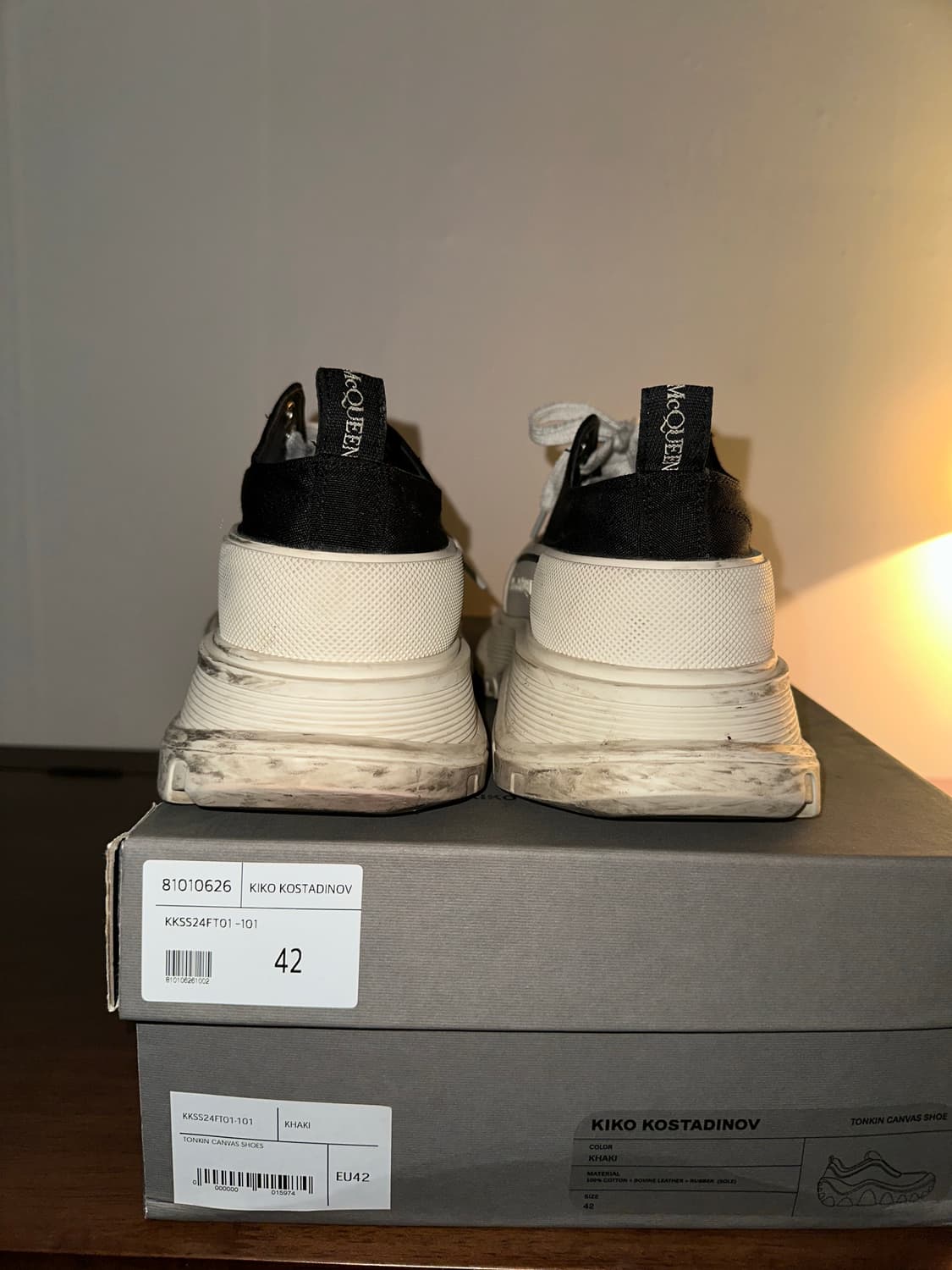 알렉산더 맥퀸 트레드 슬릭 레이스 업 스니커즈 블랙 화이트 상품이미지5