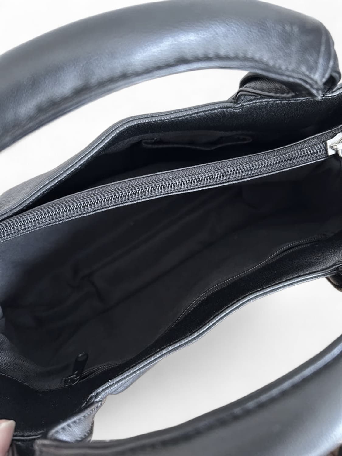 쉐도우 플리츠 가죽 토트백  상품이미지7