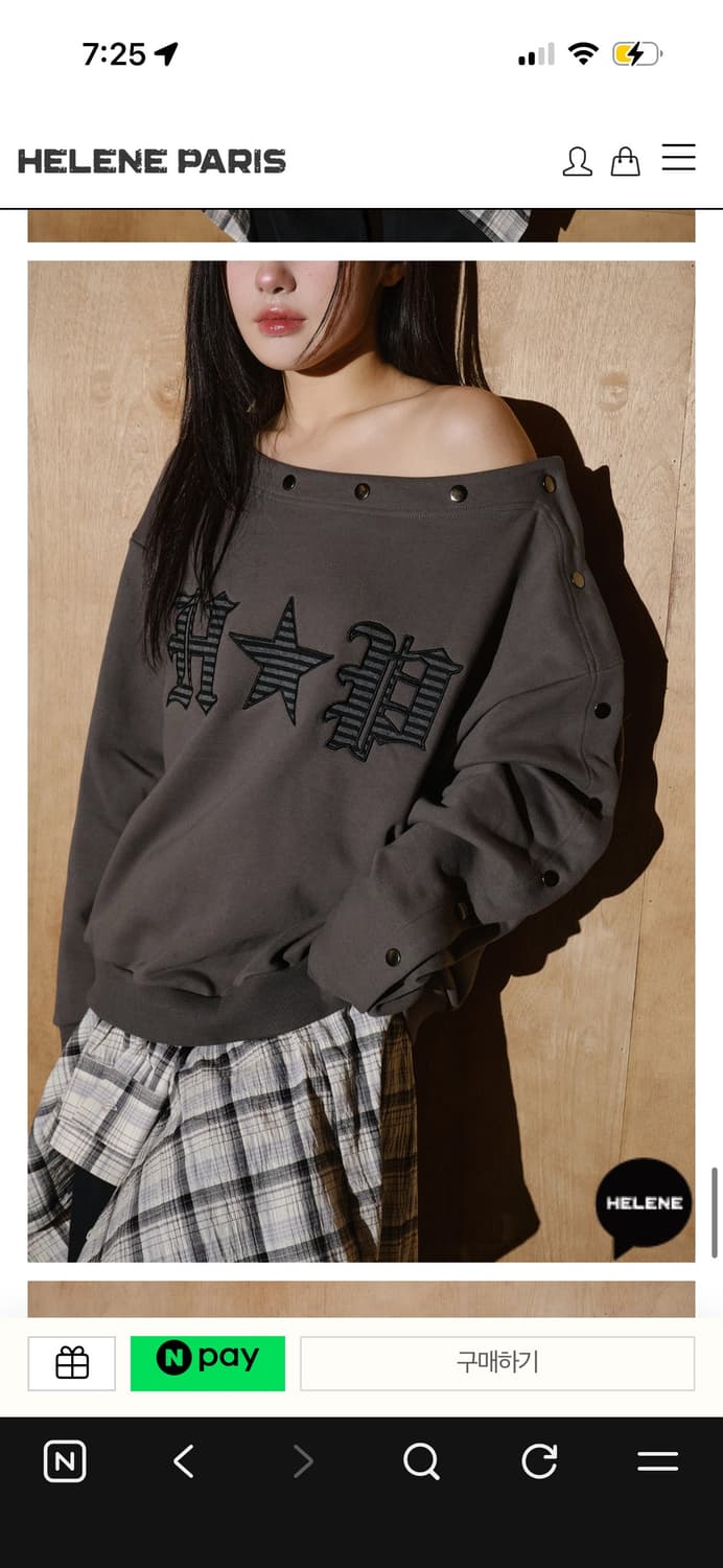 헬레네파리스 오프숄더 스트라이프 아플리케 오버핏 스냅 스웻셔츠 상품이미지1