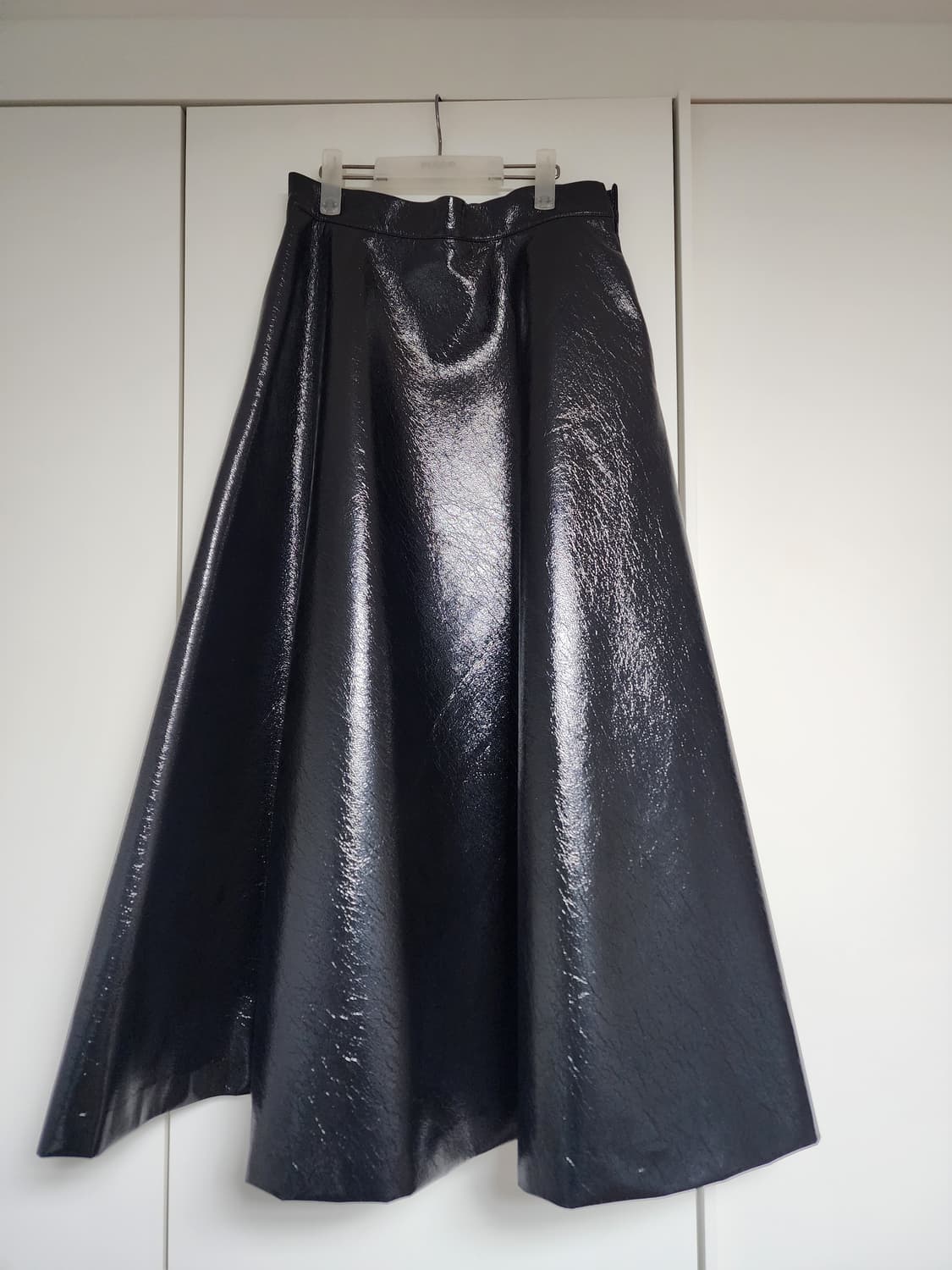 켈리에디 롱 플레어스커트 (페이크레더) 상품이미지2