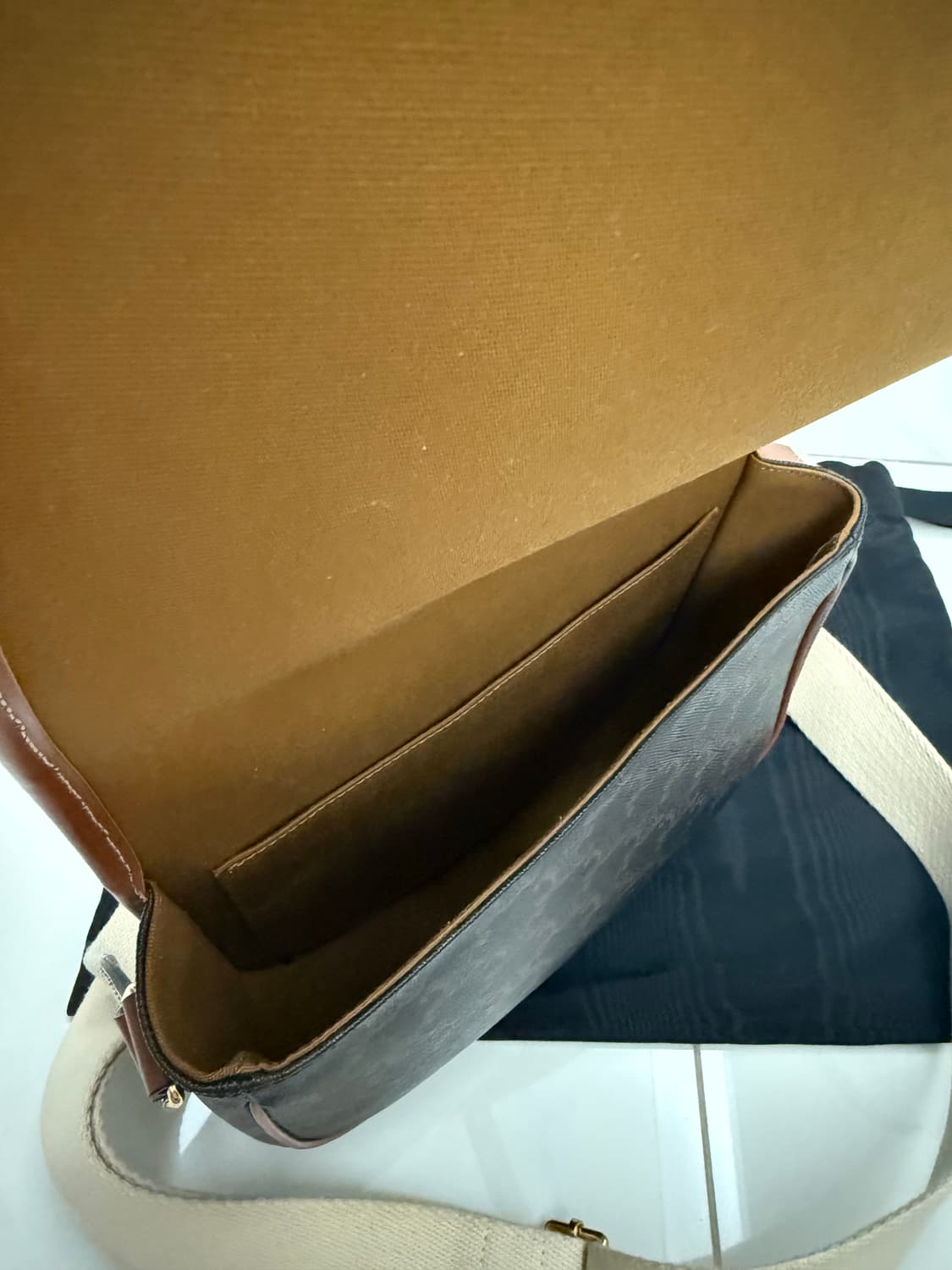 셀린느 트리오페 폴코백 상품이미지2