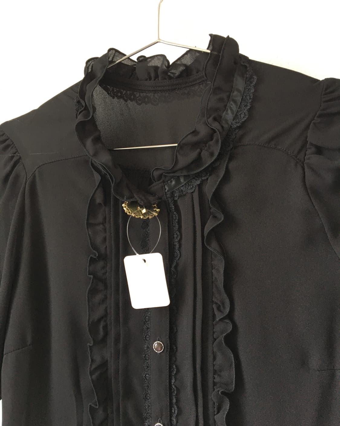 Pin button point frill blouse 상품이미지4