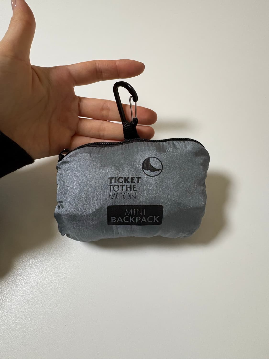 티켓 투 더 문 백팩 미니 15L 라이트그레이 다크그레이 상품이미지3