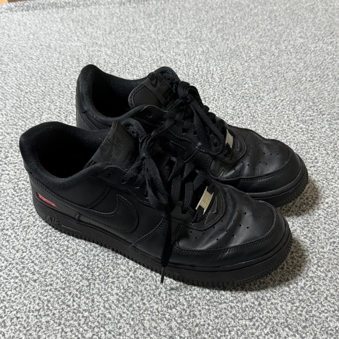 슈프림 x 나이키 에어포스 1 로우 블랙 260 상품이미지3
