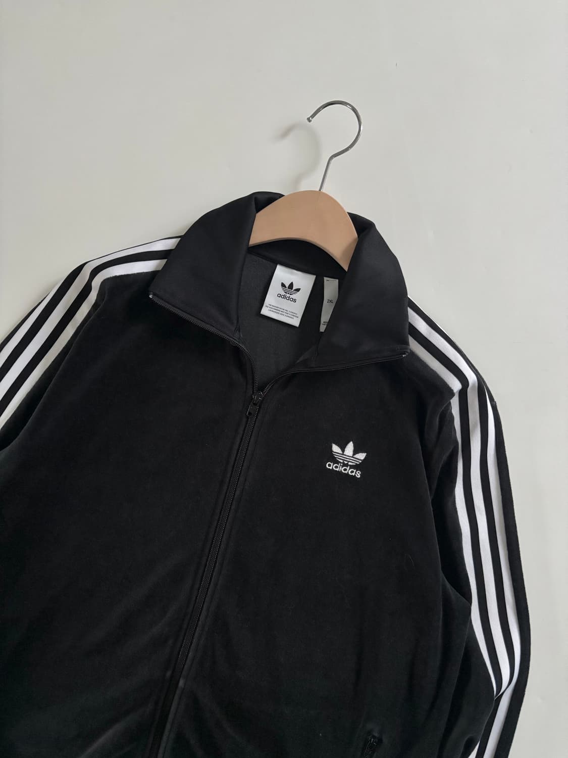 Adidas 아디다스 블랙컬러 벨벳 코지 트랙탑 상품이미지2