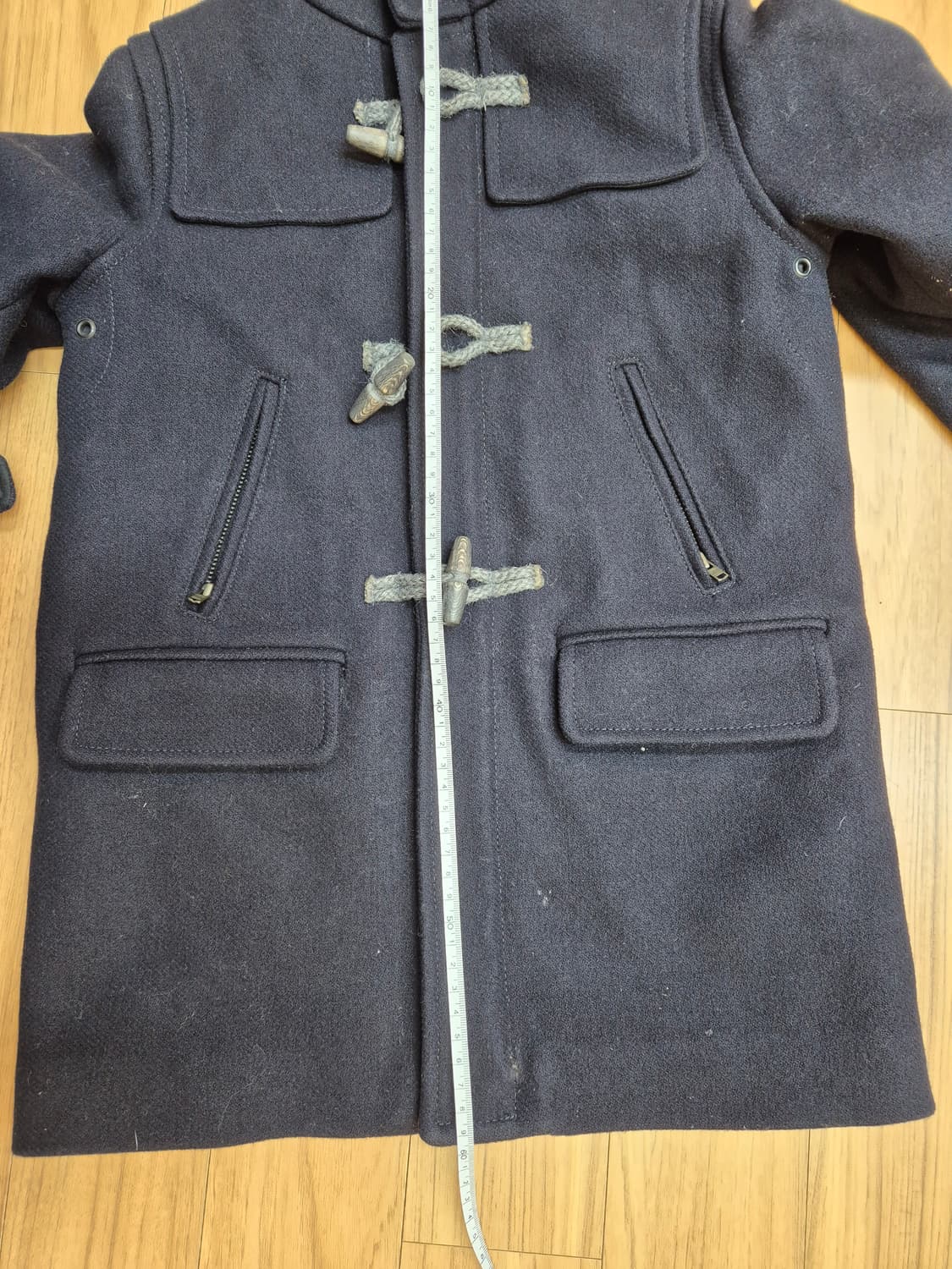 봉쁘앙 네이비색 더플 코트 6사이즈입니다. 겉감은 모 80% 함유되어있어 상품이미지3