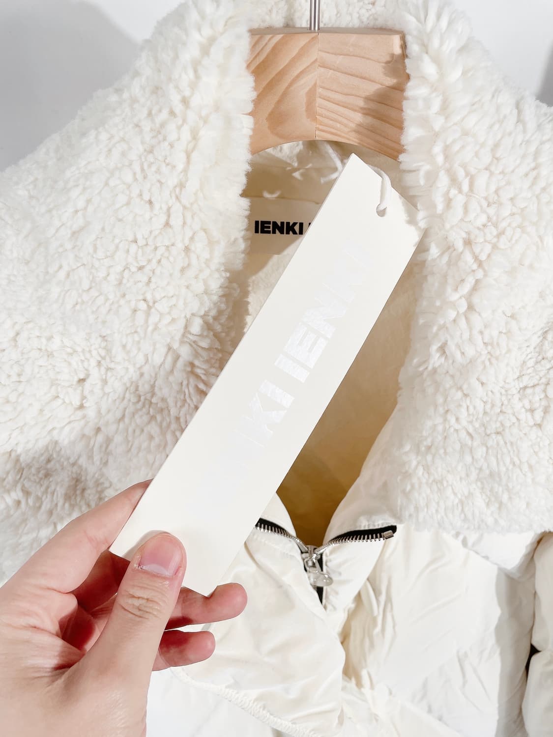 (정품/새상품) 옌키옌키 여성 화이트 퀼팅 구스다운 퀸 패딩 점퍼 상품이미지3