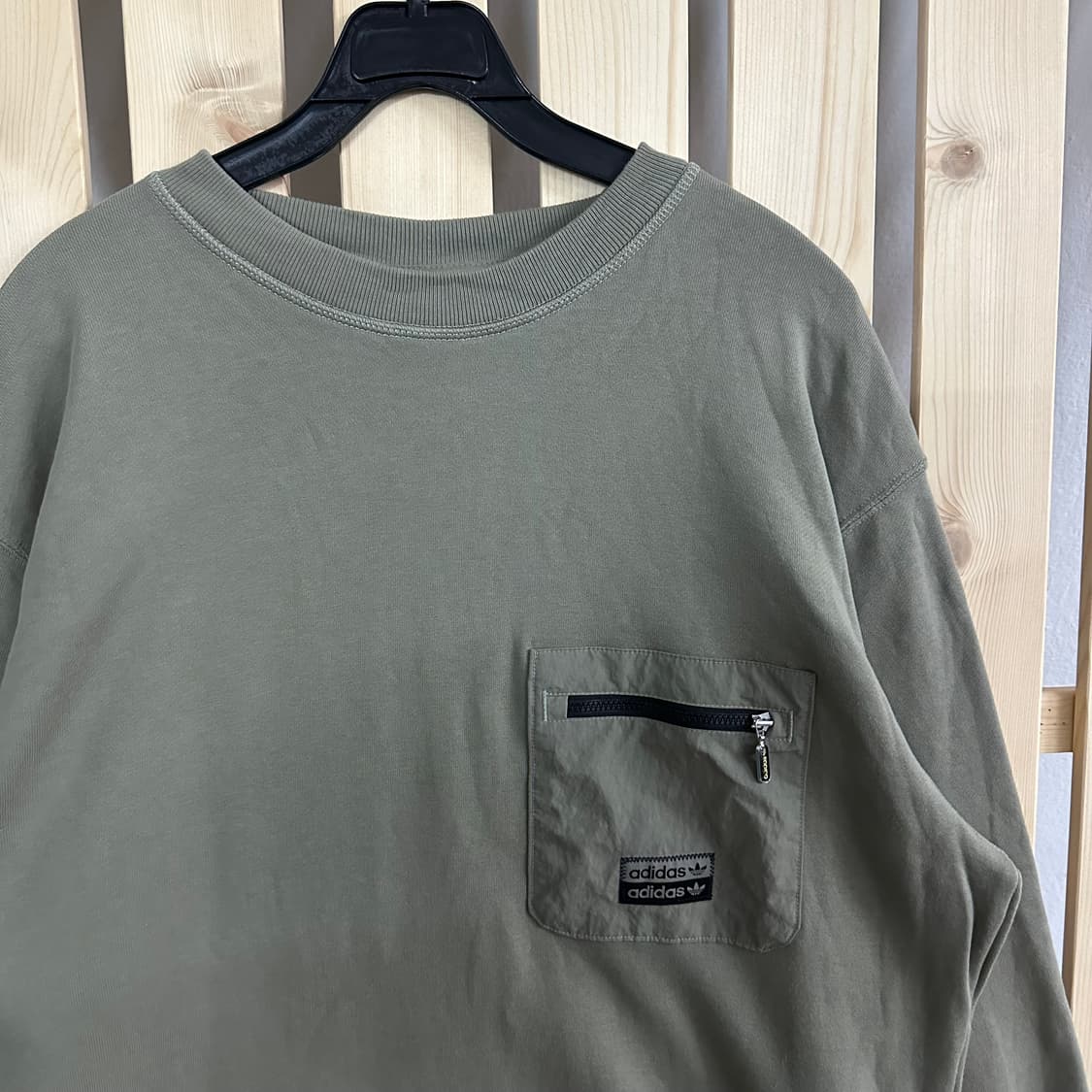 (L) 아디다스 카키 포켓 맨투맨 상품이미지4