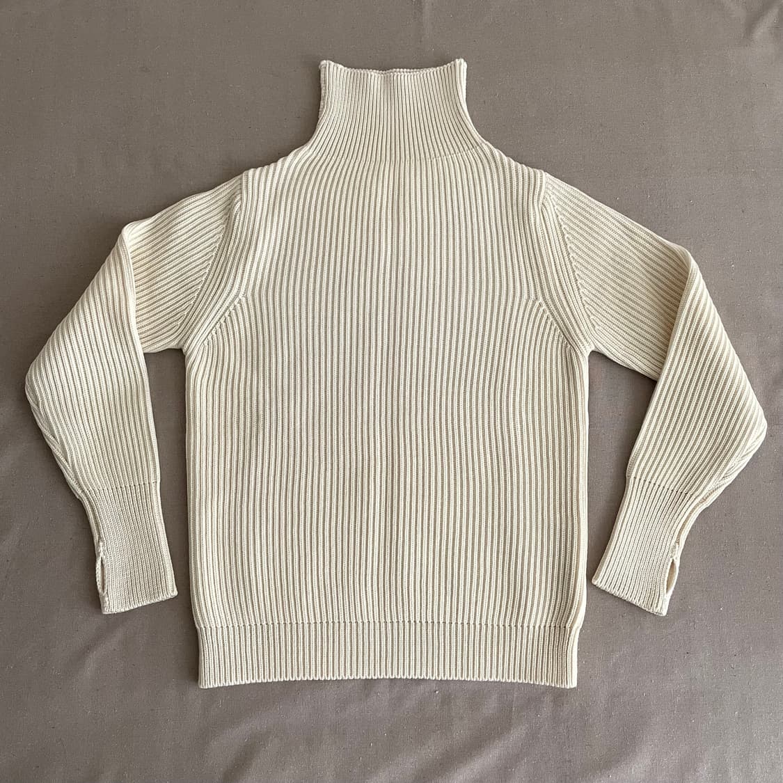 안데르센 안데르센 네이비 터틀넥 Off White 미사용품 상품이미지1