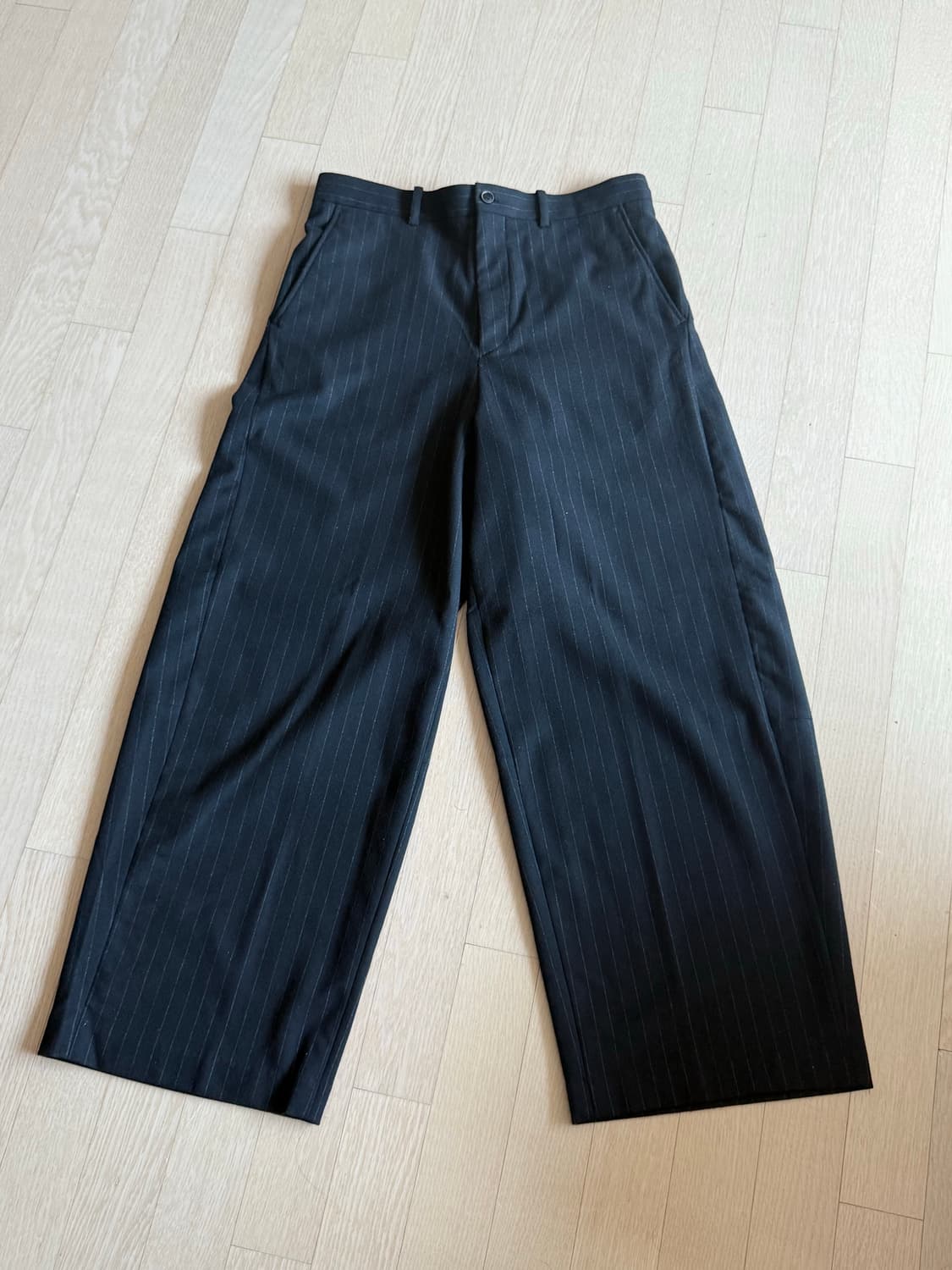 [3] 해칭룸 와이드 커브 트라우저 스트라이프 블랙 상품이미지2