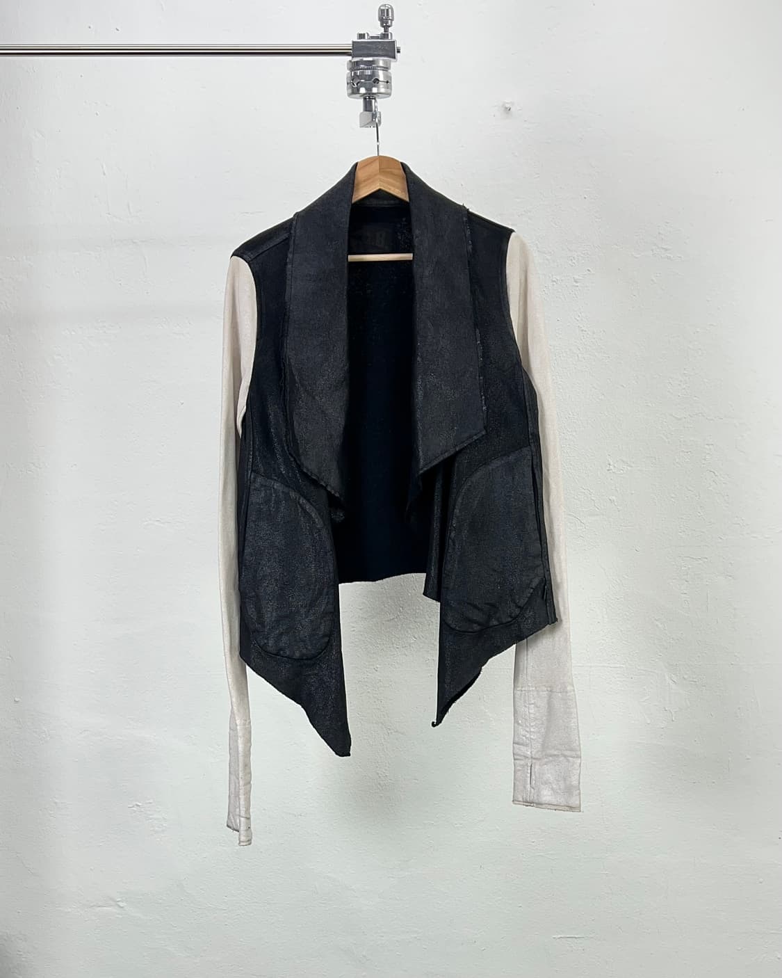 르그랑블루 드레이프 바이컬러 코팅 니트 가디건 자켓 상품이미지1