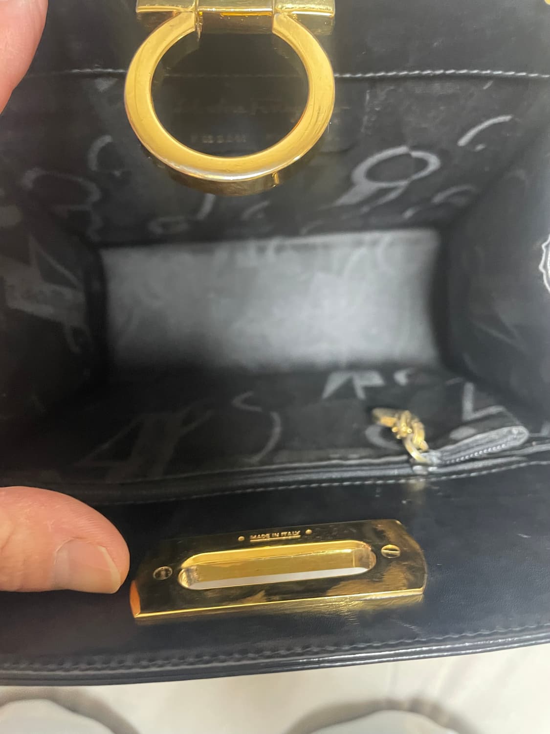 페라가모 간치니 체인 숄더백 블랙 상품이미지4