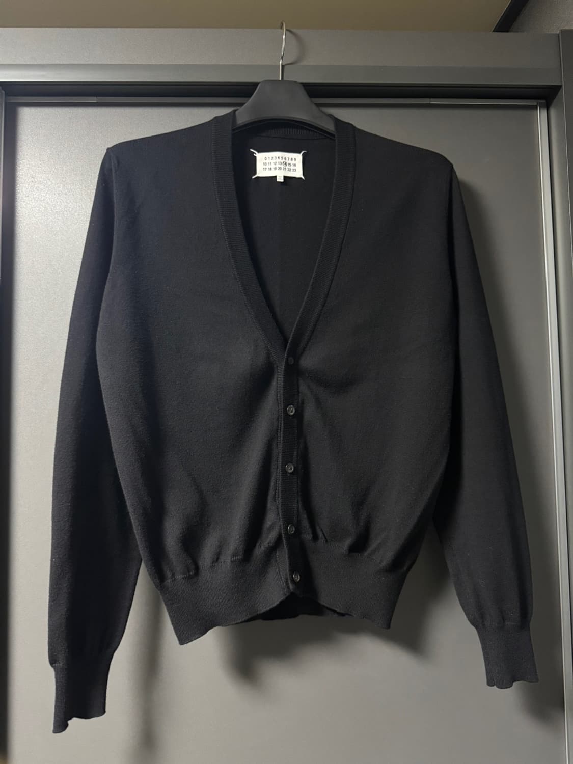 메종 마르지엘라 스웨이드 엘보우 패치 가디건 블랙 (S) 상품이미지2