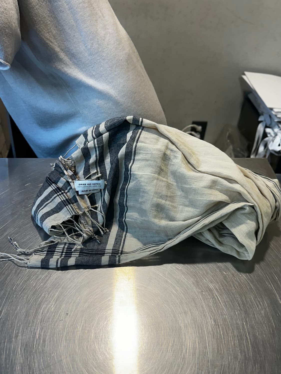 드리스반노튼 실크 스카프 상품이미지1