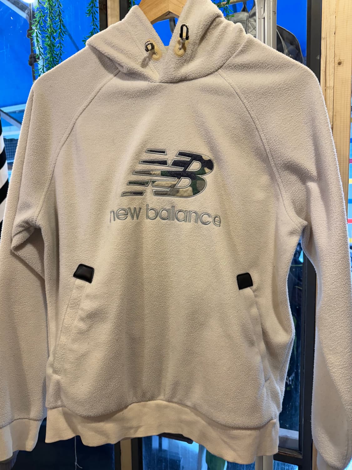 뉴발란스 화이트 후리스 후드티 상품이미지1