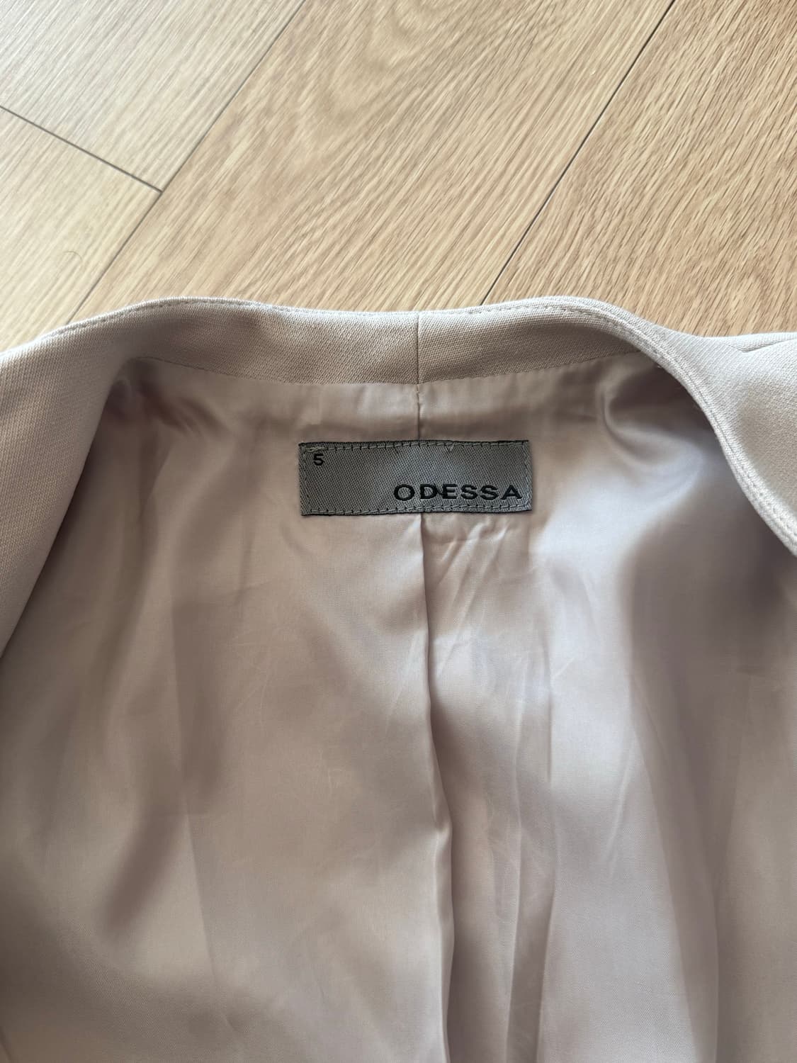 Odessa 베이지 여성 정장 세트 상품이미지2