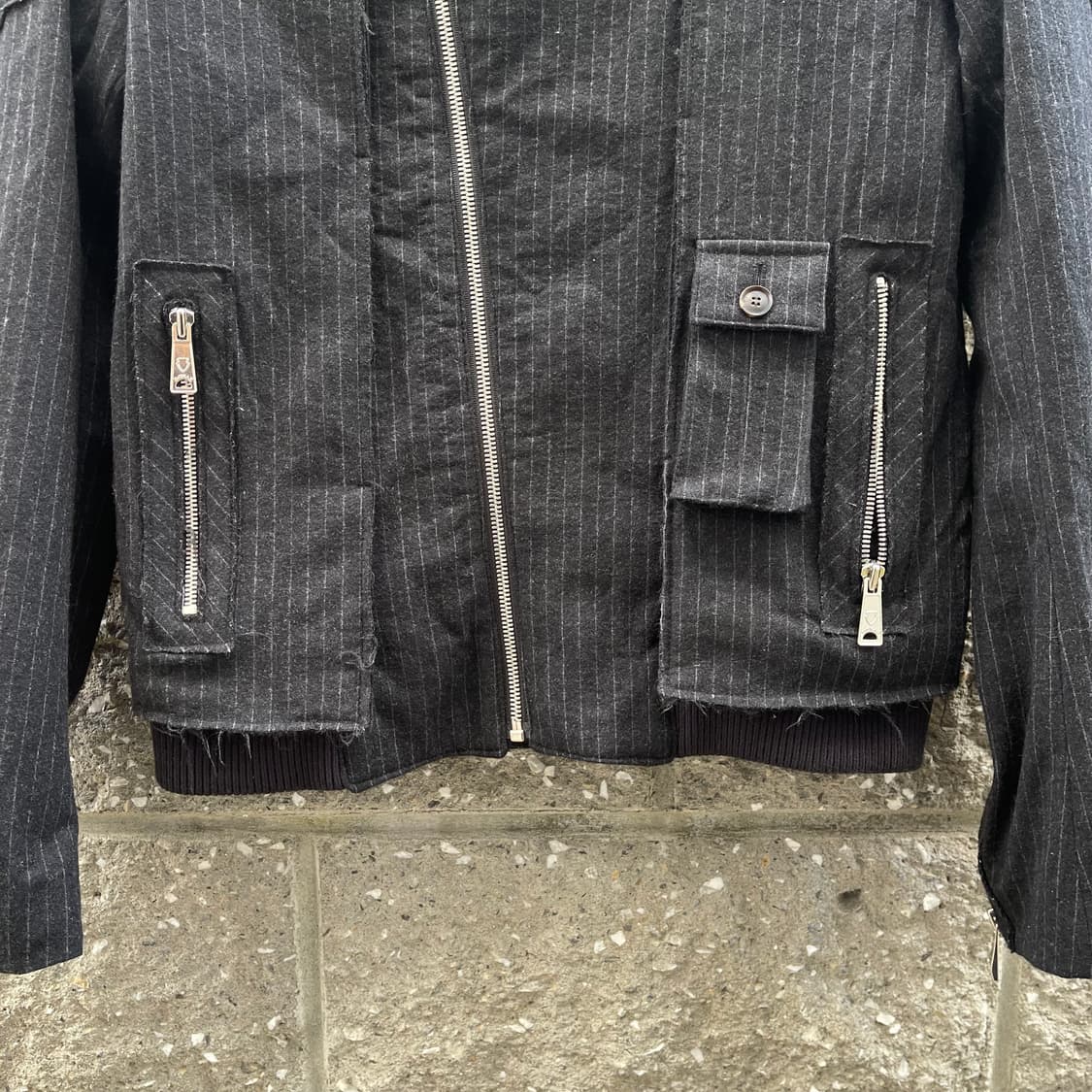 [46] 디크낙 사선 핀스트라이프 지퍼 디테일 숏 자켓 상품이미지5