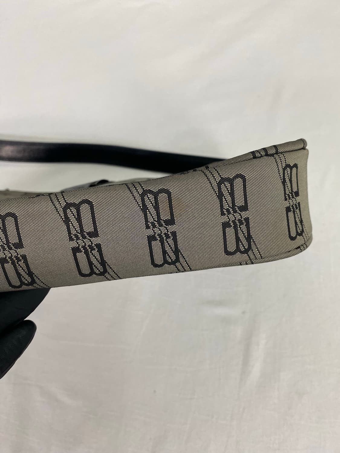 발렌시아가 BB로고 모노그램 캔버스 숄더백  <50> 상품이미지9