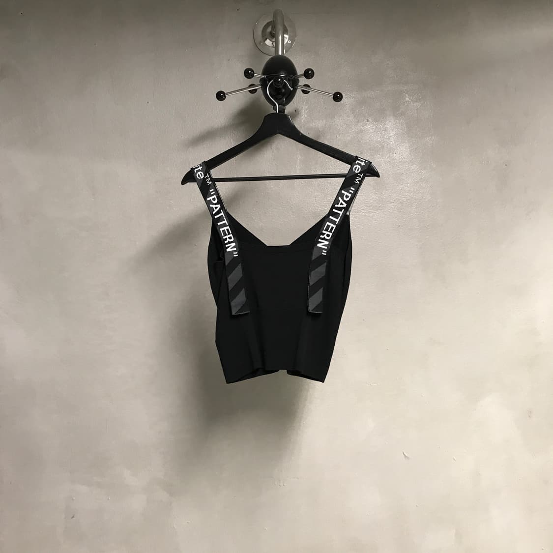 오프화이트 슬리브리스 탑 42(W) 상품이미지9