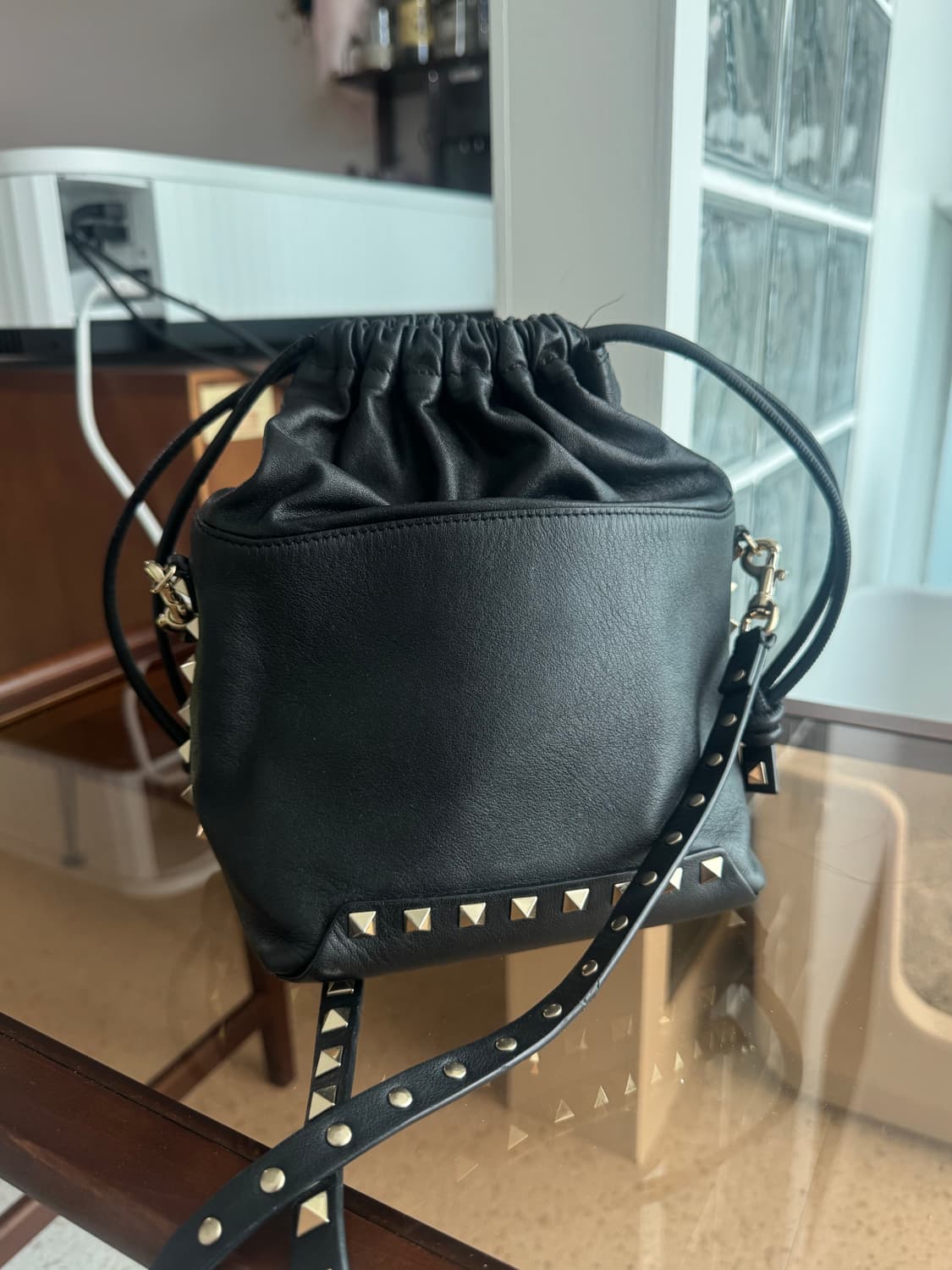 발렌티노 블랙 스터드 숄더백 복조리백 상품이미지3