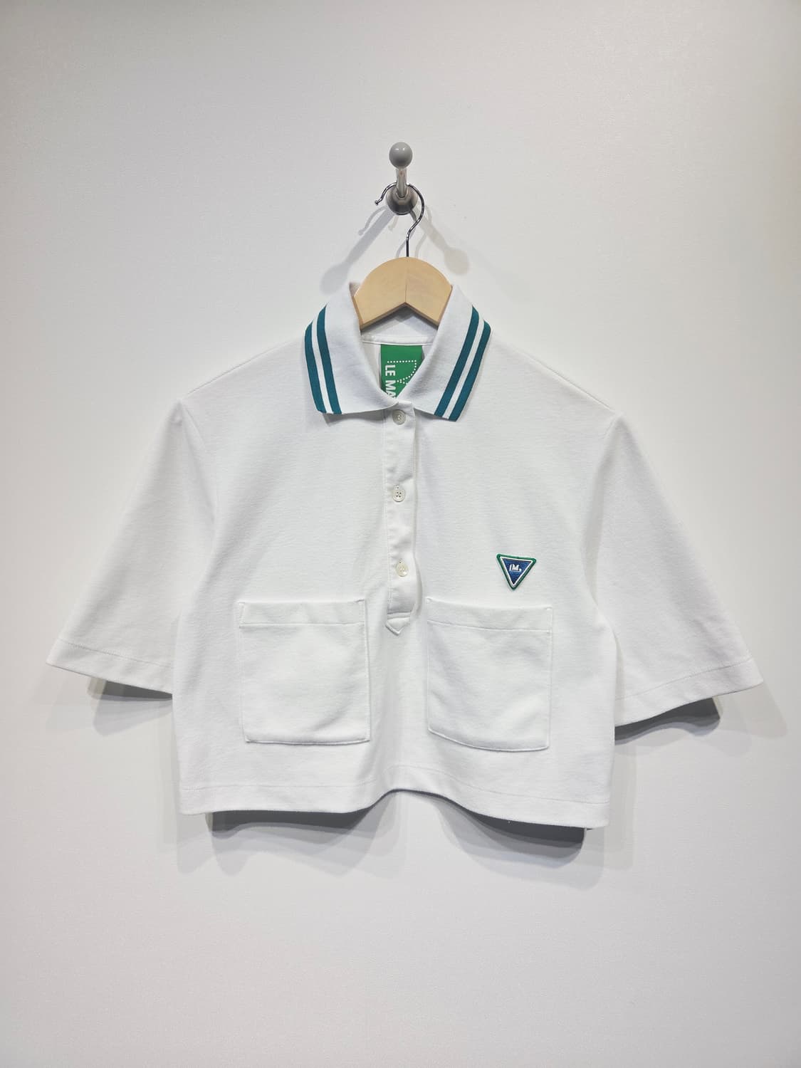 럭키마르쉐 화이트 크롭 카라 반팔티_FREE 상품이미지2