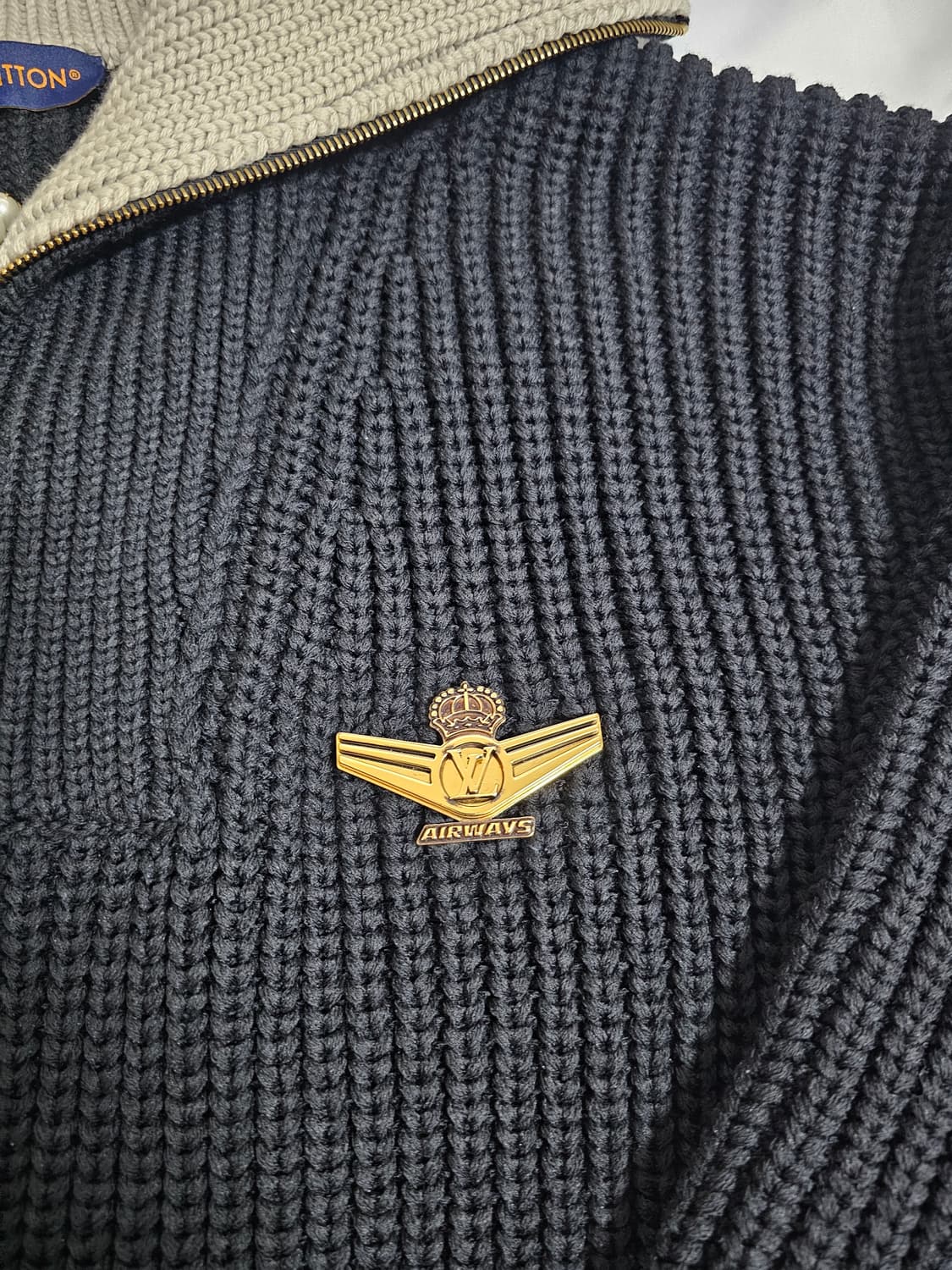 최신형25ss루이비통 하프니트 진주브리슬릿 루이비통니트자켓 상품이미지3