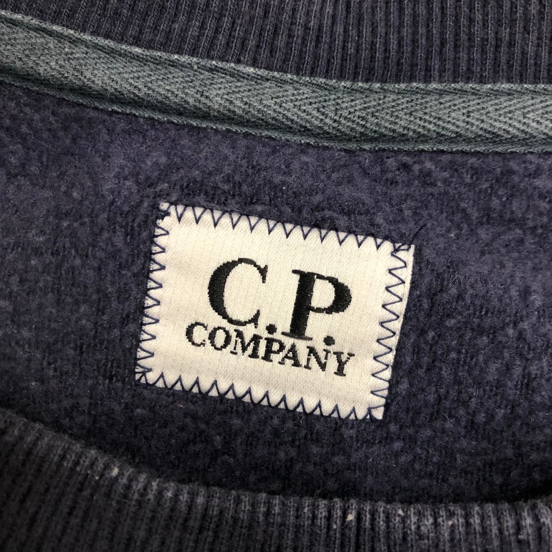 CP컴퍼니 네이비 렌즈 맨투맨 스웻셔츠 상품이미지4