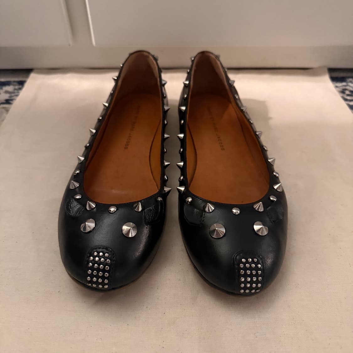 마크제이콥스 마우스 플랫 블랙 스터드 상품이미지1