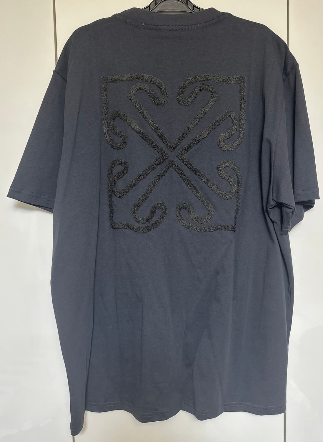 오프화이트 블랙 반팔 티셔츠 상품이미지4