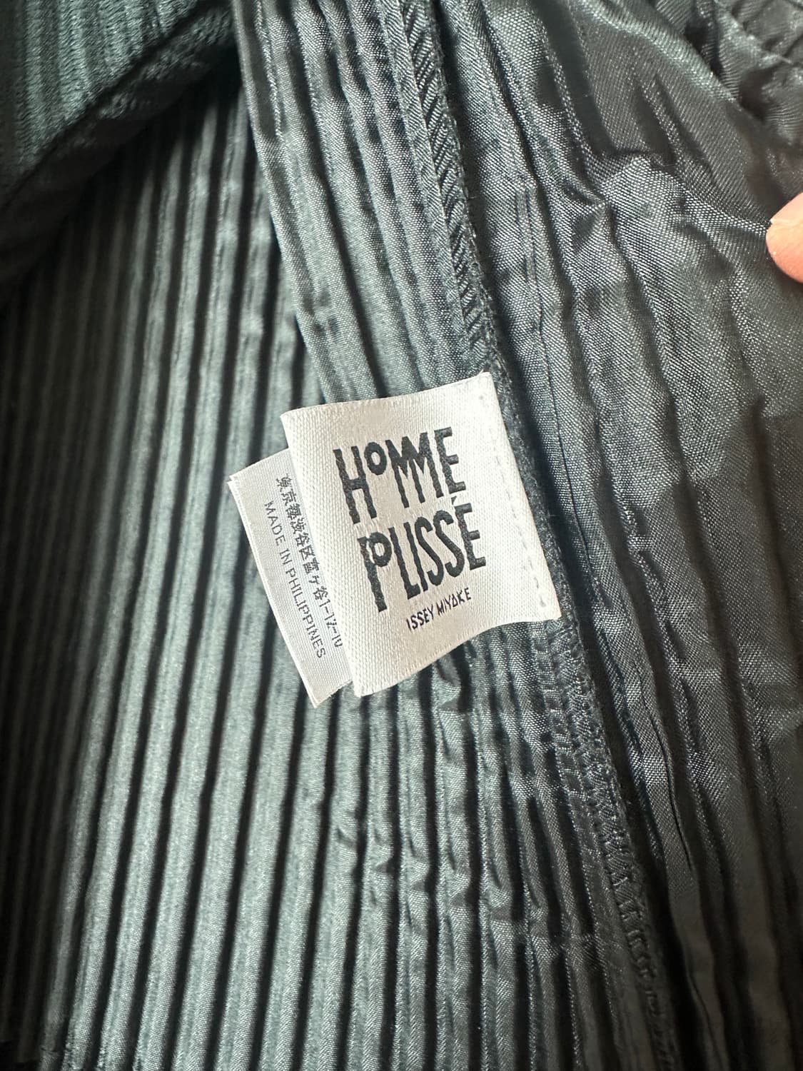 옴므플리세 카키 정장 세트 판매 상품이미지3