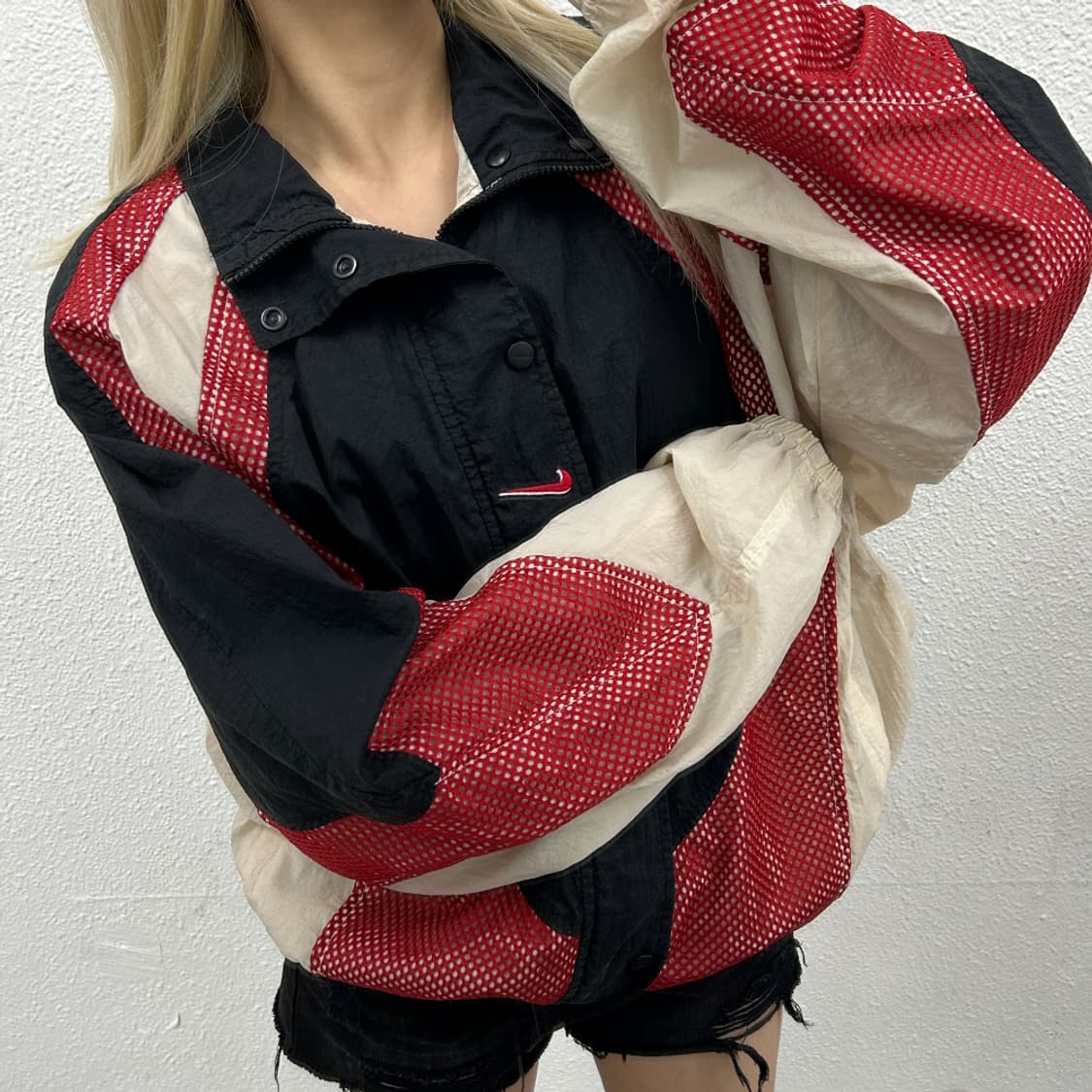 나이키 올드스쿨 레드 스우시 블랙 바람막이 XXL 상품이미지2