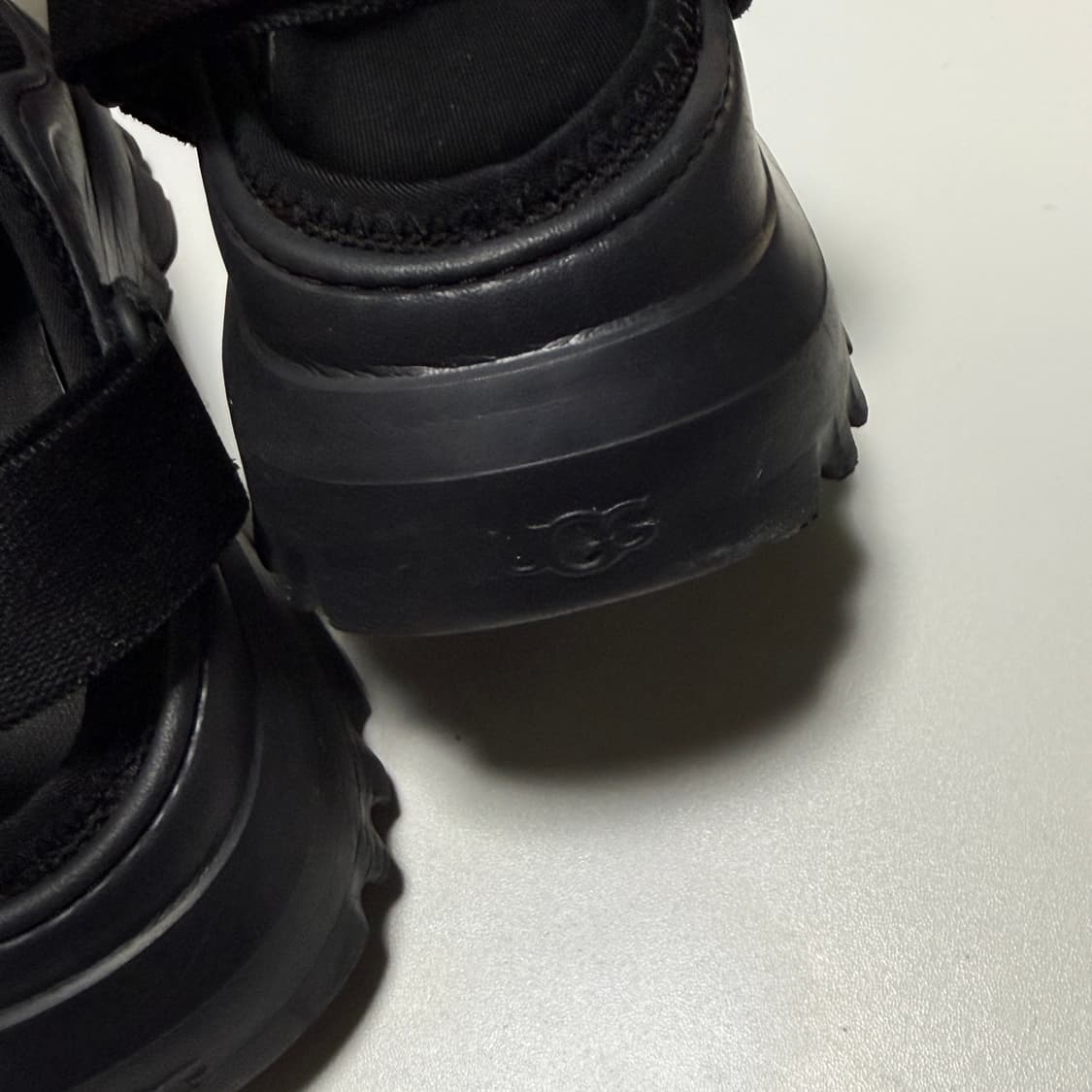 어그 피크모드 메쉬 샌들 240 상품이미지5