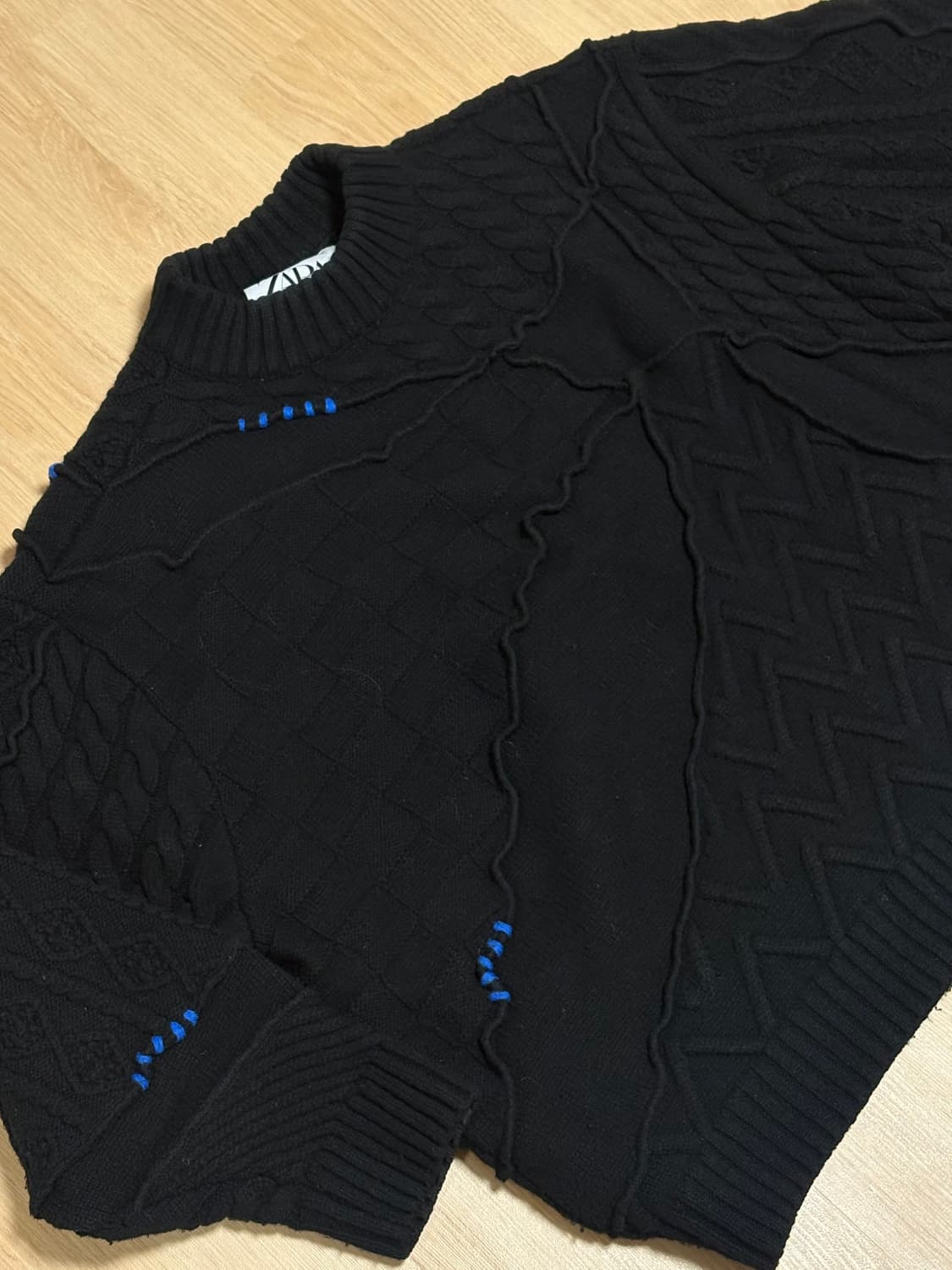 자라 x 아더에러 패치워크 오버사이즈 니트 스웨터 블랙 상품이미지3