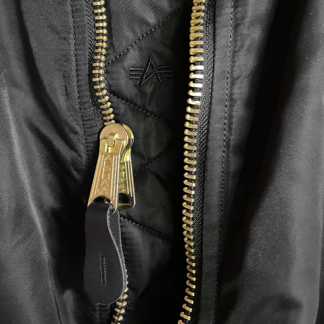 정품] 알파인더스트리 ma-1 레귤러핏 블랙 상품이미지5