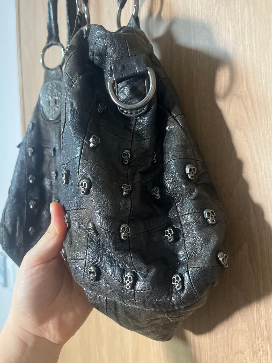 펑크 해골장식 가죽가방 상품이미지3