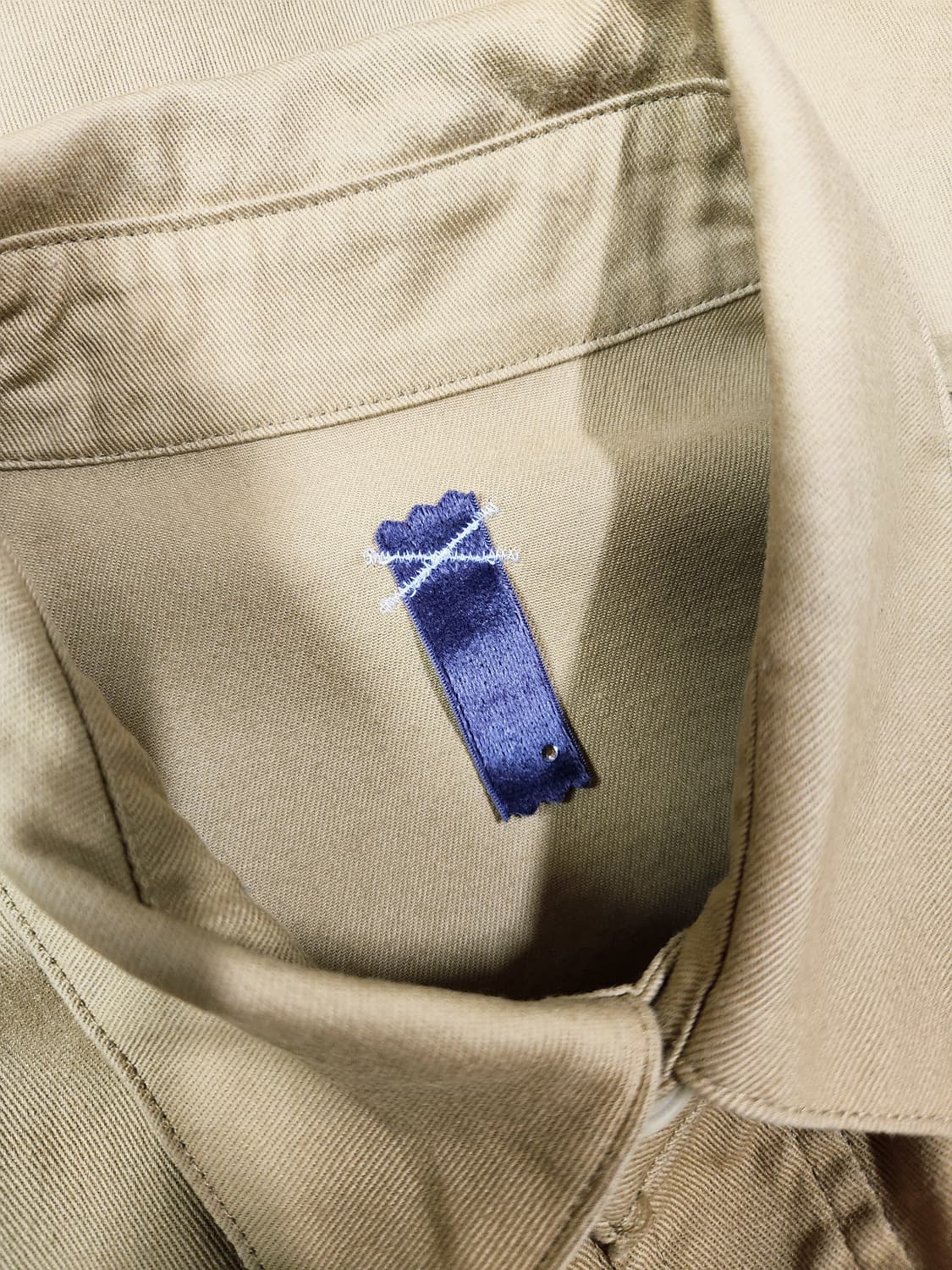 SIFURY 카멜 더블 포켓 체인 자수 셔츠 상품이미지8