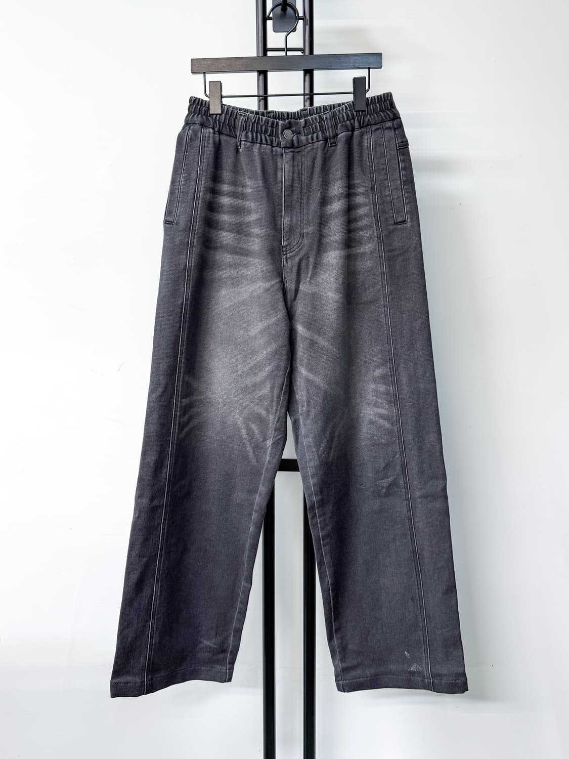 솔리드 옴므 23FW 워싱 데님 팬츠 상품이미지1