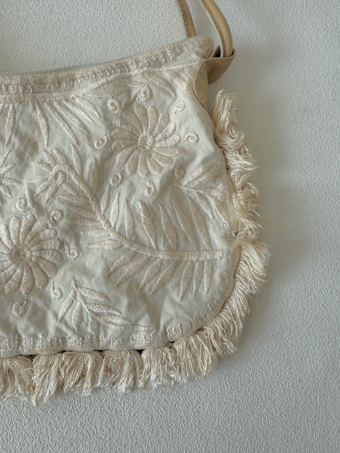 FRENCH CONNECTION 자수 숄더백(레더핸들) 상품이미지3