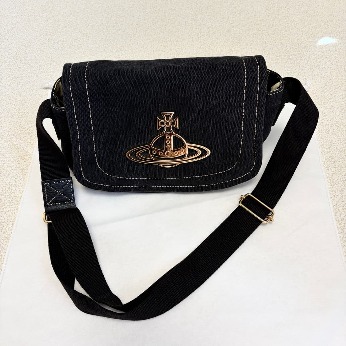 비비안웨스트우드 캔버스 크로스 숄더백 상품이미지1