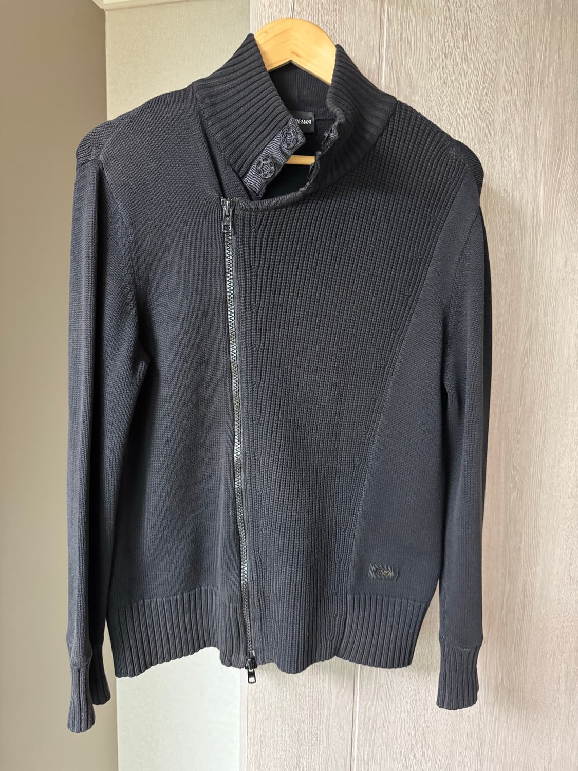 엠포리오 아르마니 비대칭 니트집업 상품이미지1