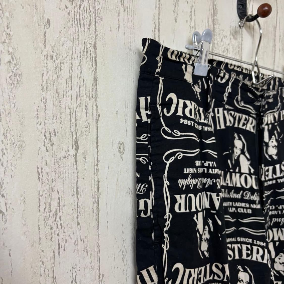 히스테릭 글래머 위스키 라벨 로고 팬츠 상품이미지3