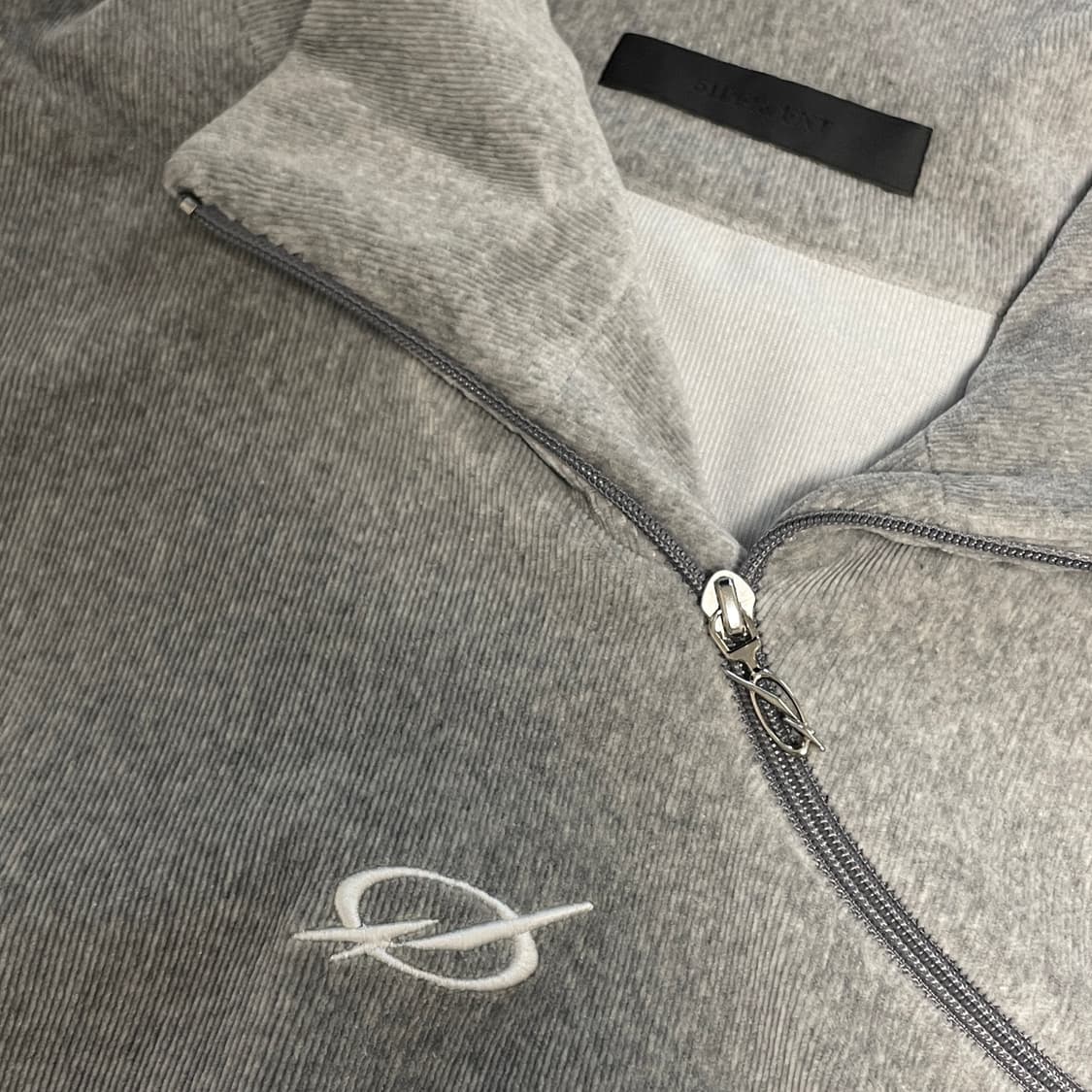 51퍼센트 하프집업 CURVED ZIPPER ANORAK - Grey 상품이미지7