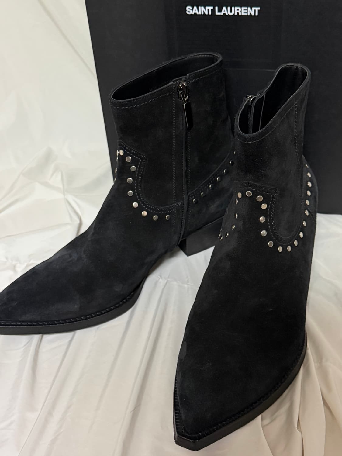 생로랑 루카스 스웨이드 스터드 부츠 상품이미지2