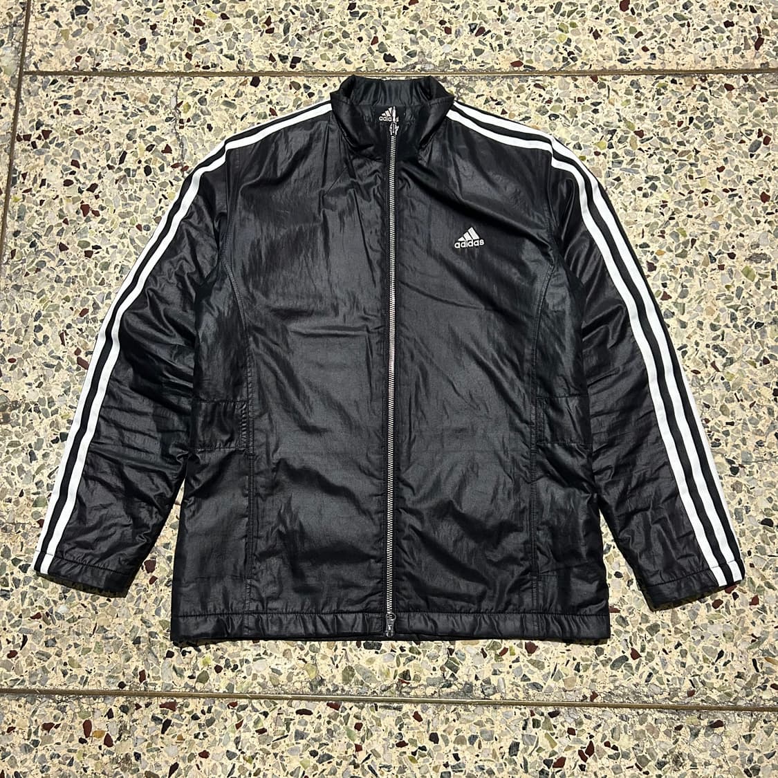 아디다스(ADIDAS) 블랙 유광 바람막이 상품이미지1