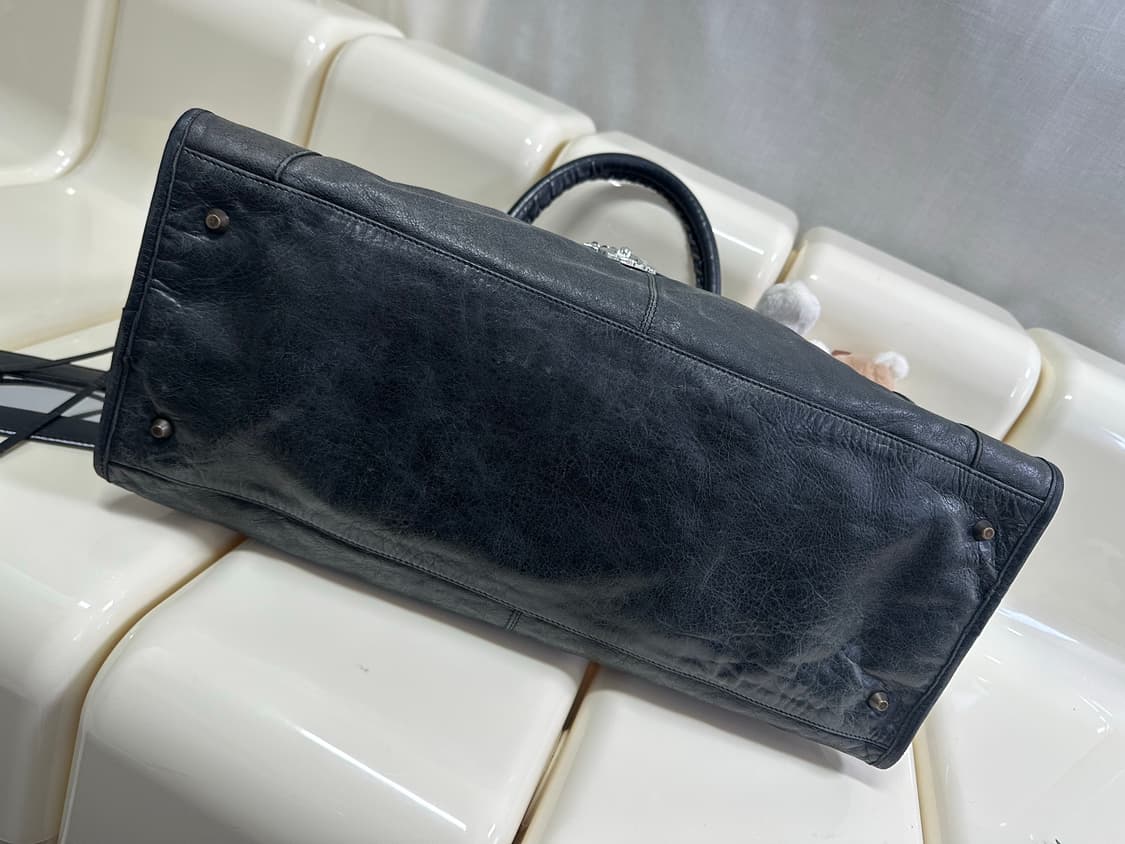 [A 정품] 발렌시아가 시티 모터백 라지 다크그레이 상품이미지6